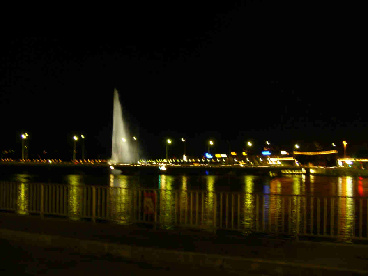 Fountain%20at%20night.jpg