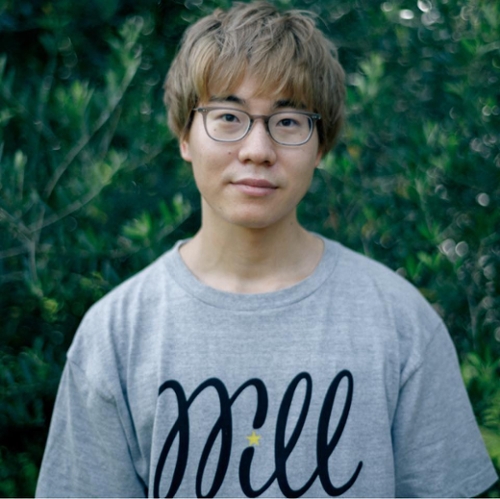 Student Riku Arakawa wearing a gray shirt
